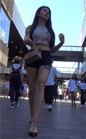 漂亮的露腰美女