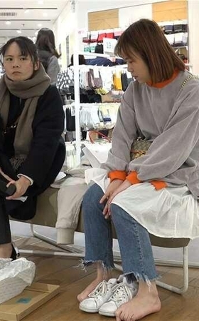 4K – 牛仔裤短发小姐姐 [0.99 GB/MP4]
