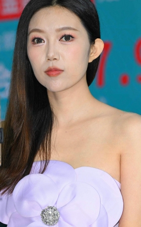2552-1=53√广州车展-白皙美腿美足主播 10P