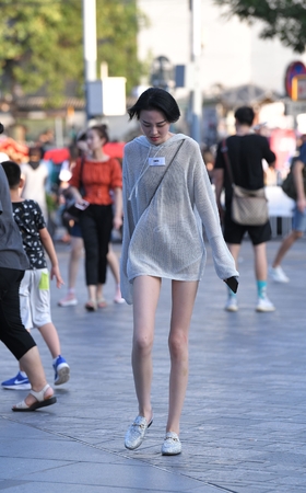 短发大长腿