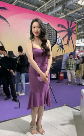 紫色裙性感机车模特 [6P]