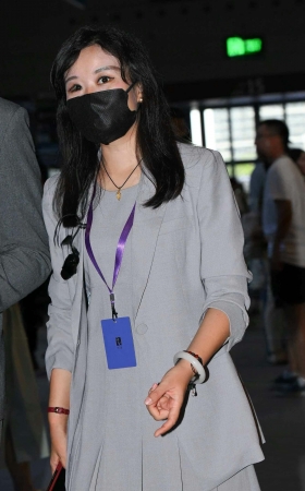 2562-50-59√比亚迪仰望-韵味轻熟丝袜女 8P