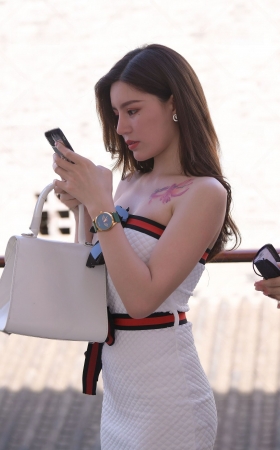 裹胸性感的天然美女 [24P]