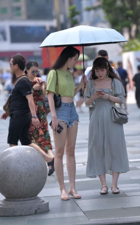 甜美青春小姐姐