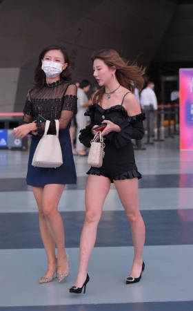 美腿美女双飞 [16P]