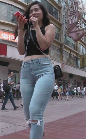 街拍丰臀紧身牛仔裤高颜值小姐姐 [2.61 GB]