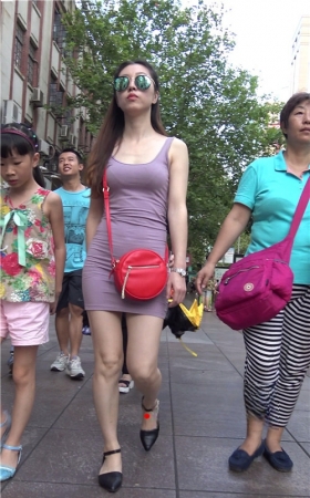 连体包臀裙美妇