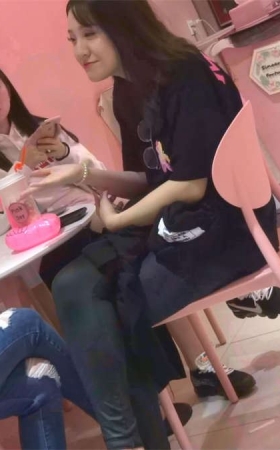 极品大眼睛MM的性感超短裙