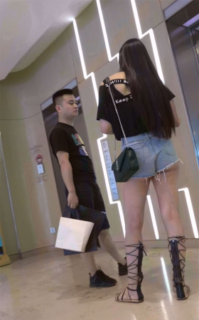 超短性感热裤月牙臀美女