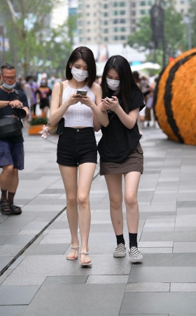 小姐姐只看手机不看路 [20P]