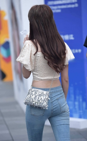 喝奶茶的小姐姐 [14P]