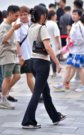 ★换个发型紧身裤美女 [19P]