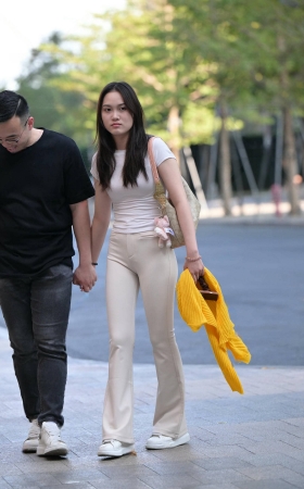 搭讪白色紧身裤清秀女盆友 【图片➕视频】 [23P]