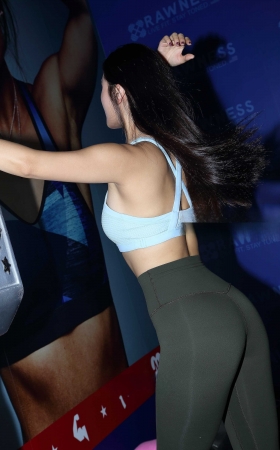 曲线玲珑的美女 [15P]