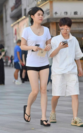 26520-10-120√青春的气息-这腿真白好美啊 11P