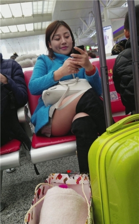 黑色长靴美妇