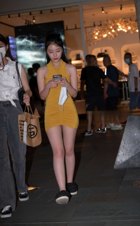 夜拍包臀短裙美女 [22P]