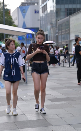 短裤月牙小姐姐