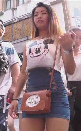 超短包臀牛仔裙肉臀大美人 [1.05 GB]
