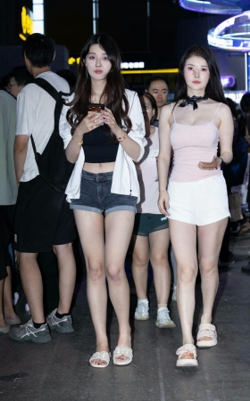 恺英网络沈沈等下班 [17P]