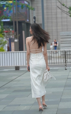 搭讪街拍吊带白裙小姐姐 [18P]