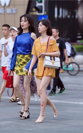 漂亮的短发美女(11P)