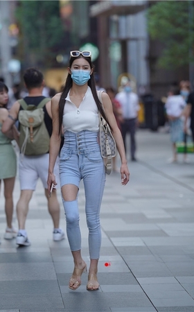 束腰牛仔美女(45P)