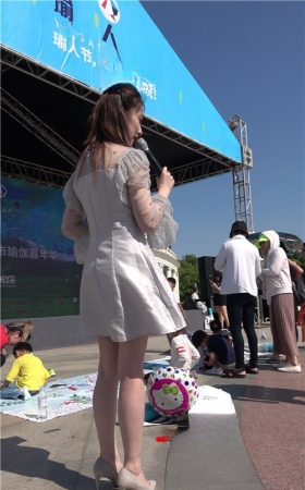 连衣裙主持小姐姐
