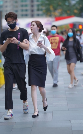 黑色职业裙美女