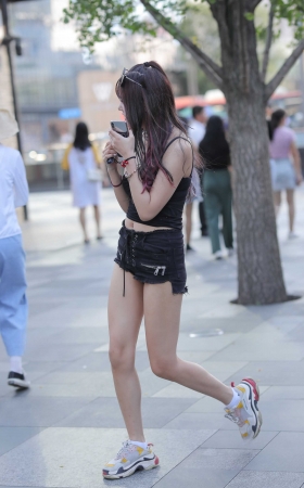 害羞的长腿女孩 [14P]