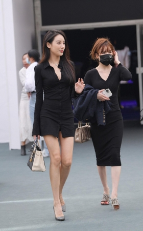 美腿高跟美女 [23P]