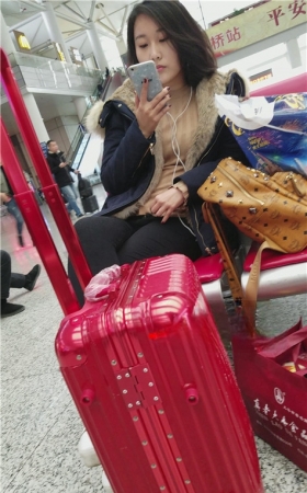 听歌的妹子
