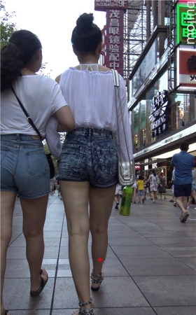 牛仔热裤MM