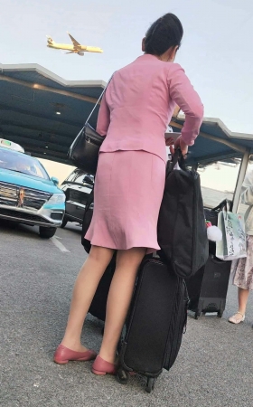 4K机场道口偶遇吉祥航空姐灰丝高挑美腿 5P