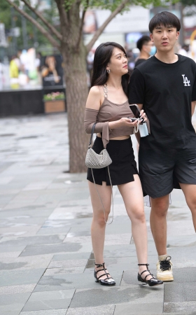 帅小哥的漂亮女友~ [22P]