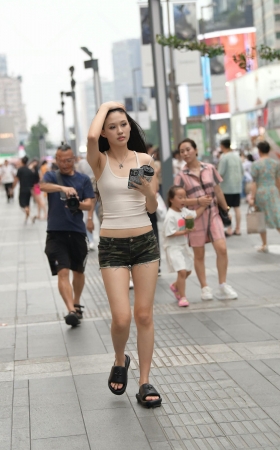 迷彩热裤小姐姐 【图片➕视频】 [18P]