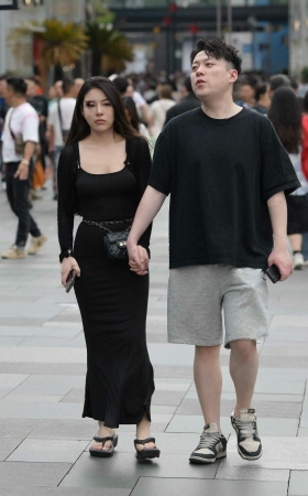 25513-1=29√好身材包臀裙女友 7P