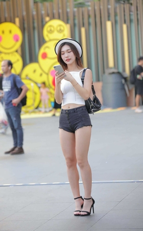 热裤美女-点亮我的心 【套图+视频】 [10P]