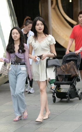 奶白色的肌肤，连衣裙小仙女 [20P]