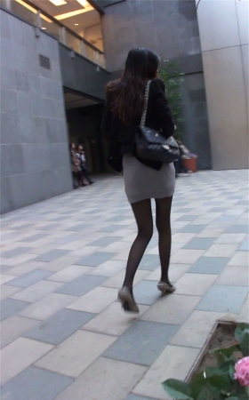 紧身包臀裙黑丝美女,身材极佳