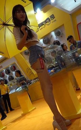 4K-超级大长腿高腰热裤饱满三角区女神姐姐
