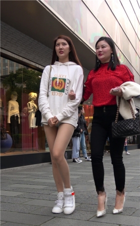 漂亮的长腿美女小姐姐