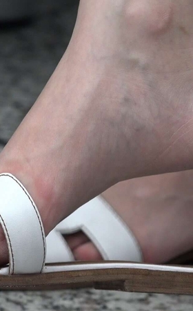 4K – 人美足靓 [1.98 GB/MP4]