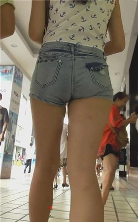 圆臀扭动幅度很大的妹子。[269 MB]