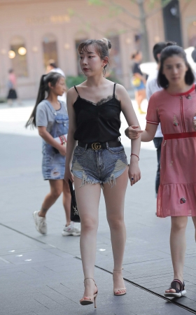 娇俏的白白美腿 [23P]