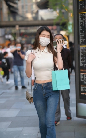街拍牛仔长裤长腿美女 [23P]