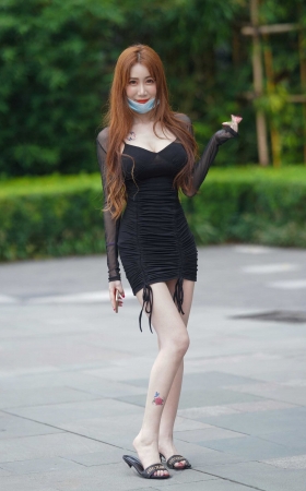 很亲和的白皙美眉 [33P]