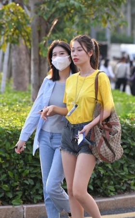 抓拍黄T恤mm [20P]
