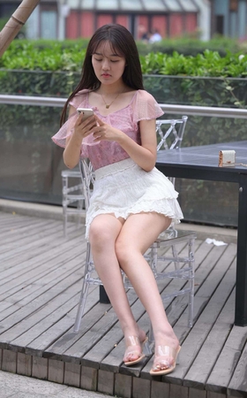 [魂魂专区] 白百褶裙美女 【图片➕视频】 [10P]