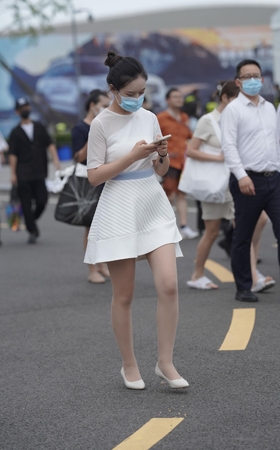 礼仪小姐姐下班后